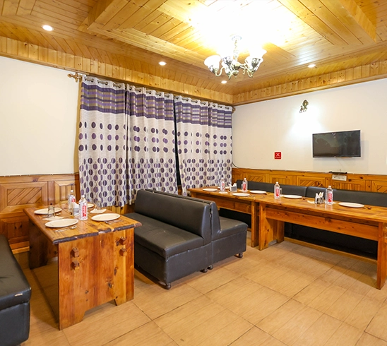 hotel_namaste_inn_beas_valley_restaurant_interior_view_1