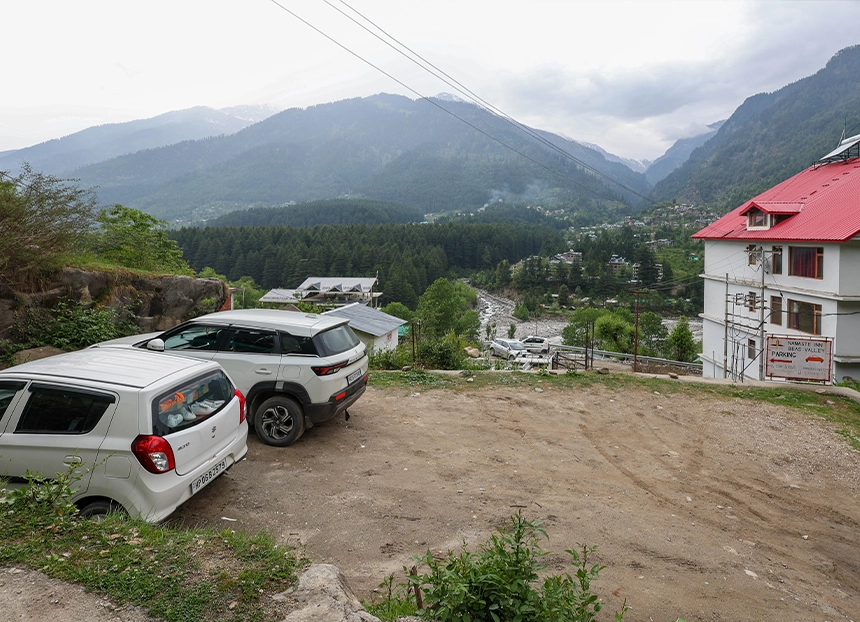 hotel_namaste_inn_beas_valley_parking